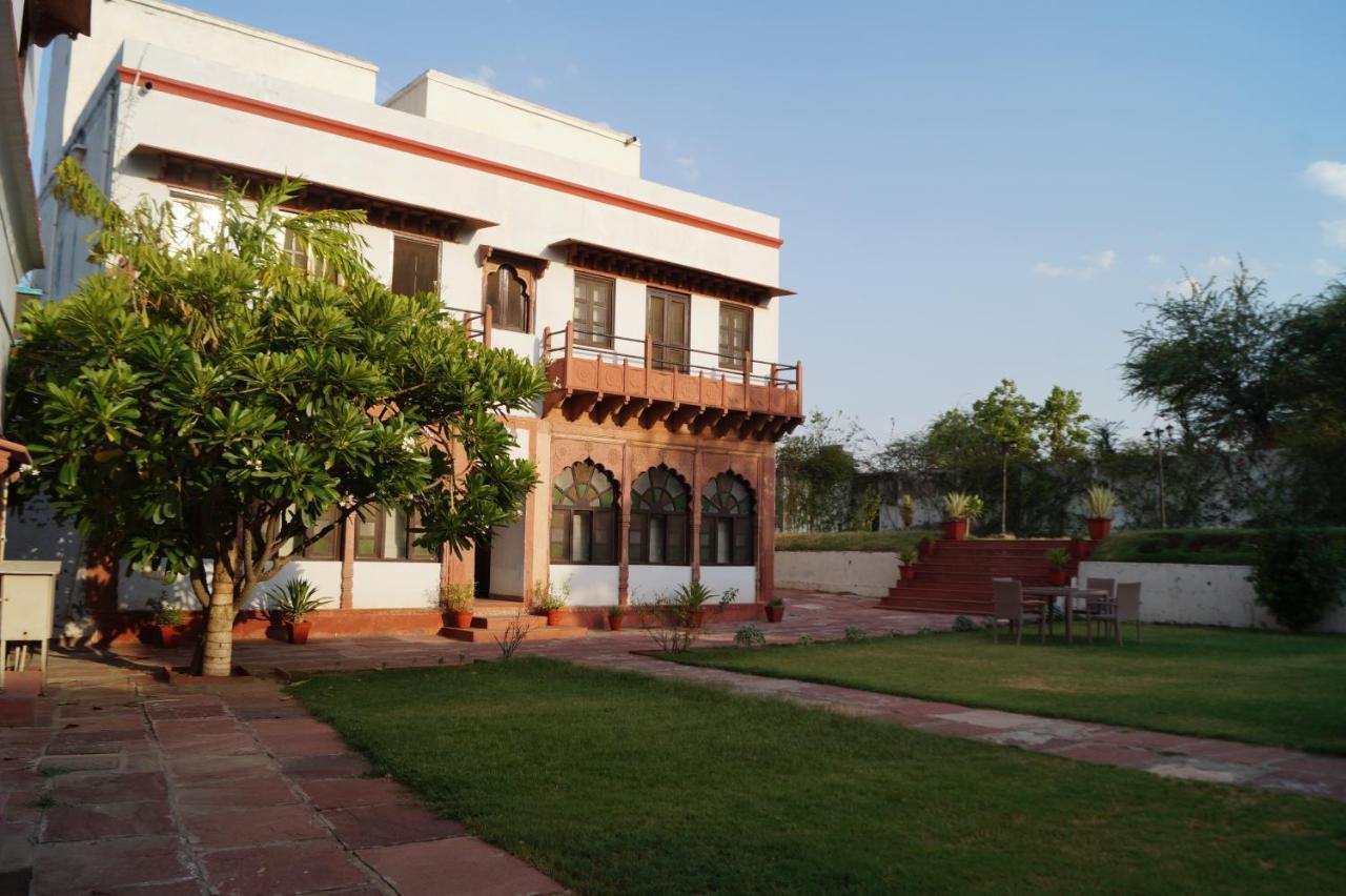 Amritara Chandra Mahal Haveli, Bharatpur Exterior photo